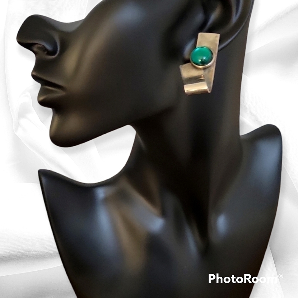 Vtg Unique Atomic Modernist Green Cabochon Abstract Post Festival Earrings